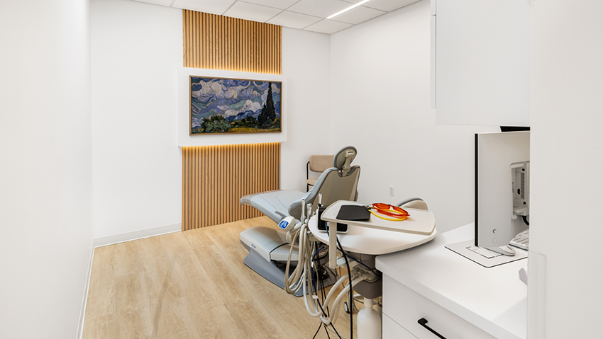 Front view of dentla treatment chair